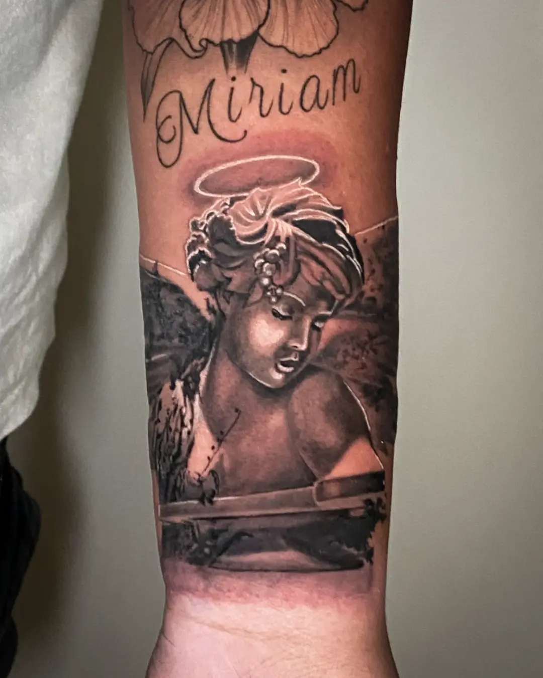 Tito Shadez detailed black and grey tattoos