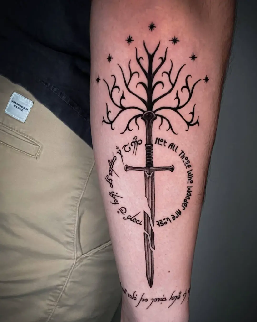 Tito Shadez fine line tattoos