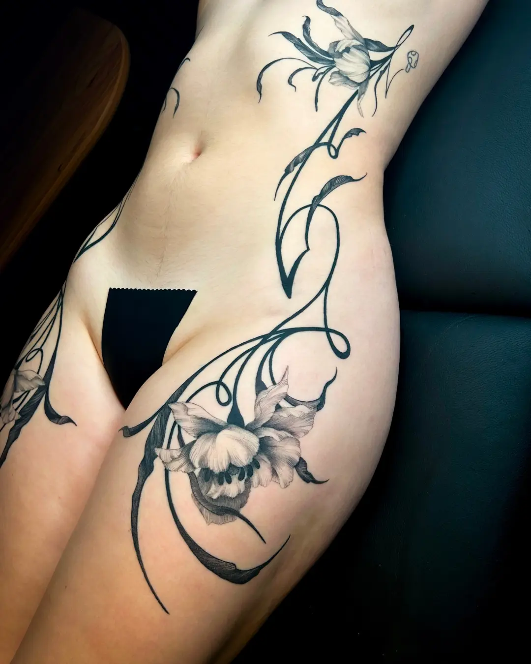 Crystal-Thorns-tattoo-Chicago-ornamental-tattoo-design-with-geometric-flow